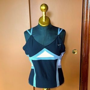 Strappy NIKE Fitness Top w/ built in sports bra. Athleisure Black / White / Gray